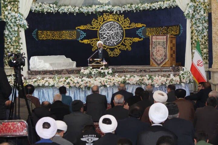 تصاویر / آیین عمامه گذاری جمعی از طلاب حوزه علمیه بناب