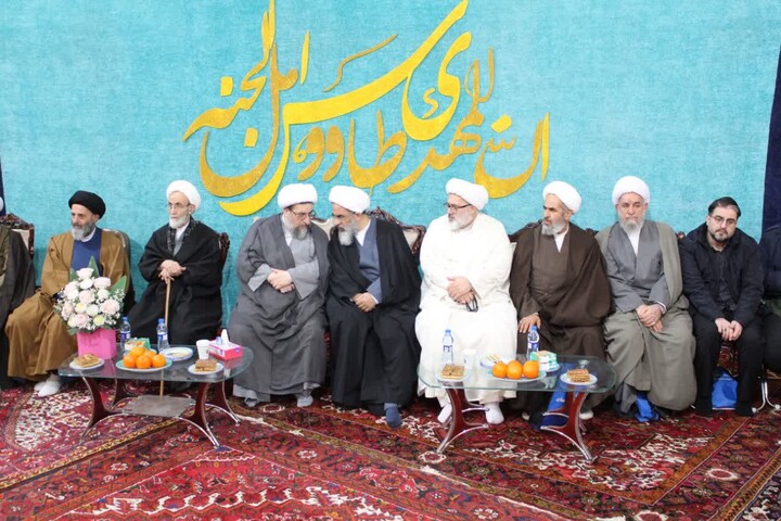 تصاویر / آیین عمامه گذاری جمعی از طلاب حوزه علمیه بناب