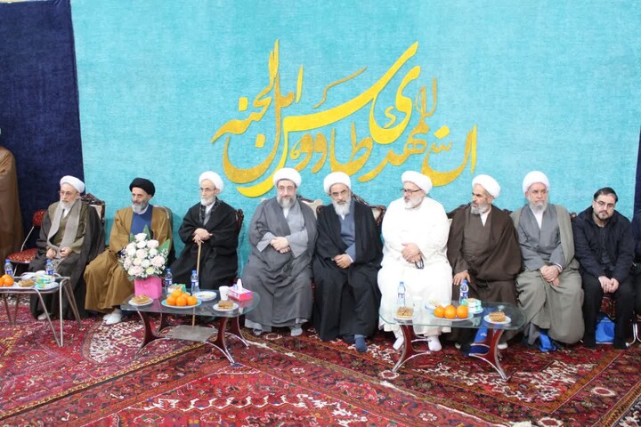 تصاویر / آیین عمامه گذاری جمعی از طلاب حوزه علمیه بناب