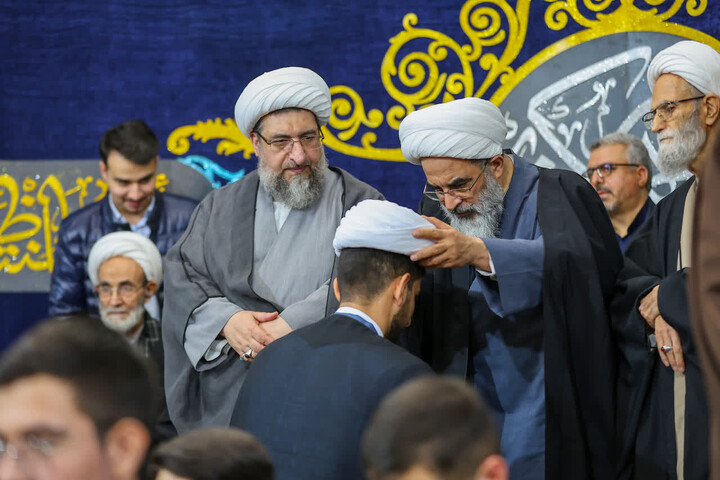 تصاویر / آیین عمامه گذاری جمعی از طلاب حوزه علمیه بناب