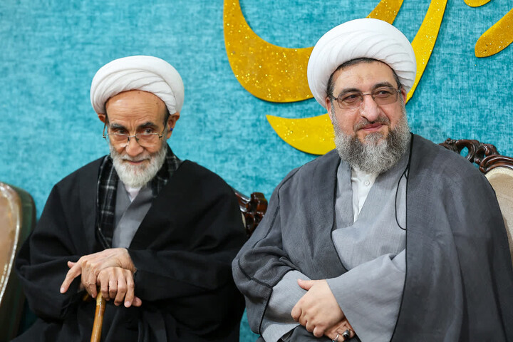 تصاویر / آیین عمامه گذاری جمعی از طلاب حوزه علمیه بناب