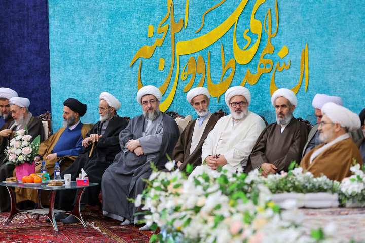 تصاویر / آیین عمامه گذاری جمعی از طلاب حوزه علمیه بناب