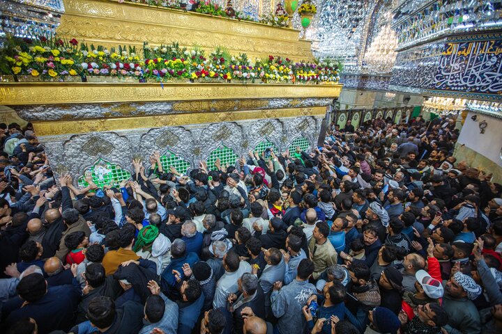 أجواء الزيارة والدعاء عند ضريح الإمام الحسين (عليه السلام) في يوم النصف من شعبان