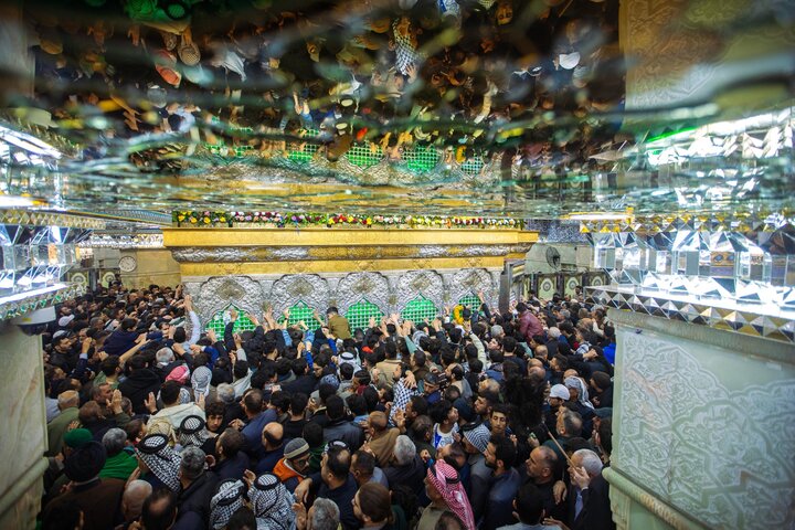 أجواء الزيارة والدعاء عند ضريح الإمام الحسين (عليه السلام) في يوم النصف من شعبان