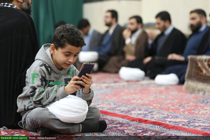 احتفال ارتداء العمامة لفئة من الطلاب برعاية آية الله العظمى مكارم الشيرازي