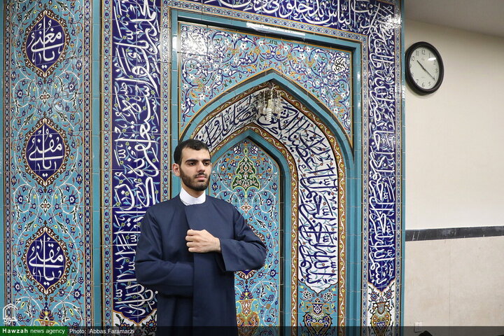 احتفال ارتداء العمامة لفئة من الطلاب برعاية آية الله العظمى مكارم الشيرازي