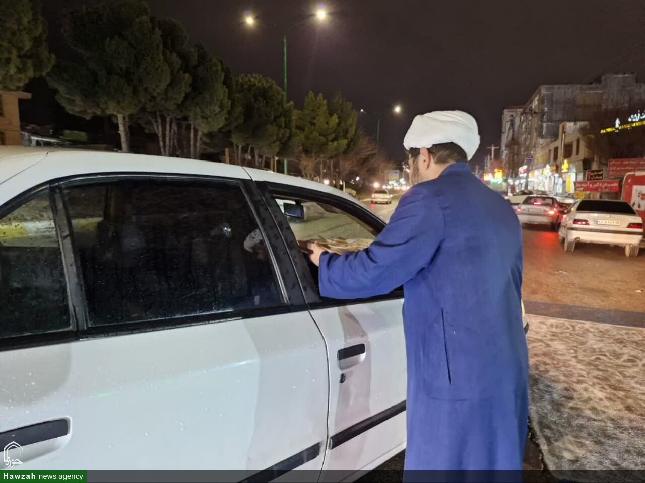 یاسوج در عطر نیمه‌شعبان؛ موکب حوزه علمیه امام علی‌بن‌موسی‌الرضا(ع) میزبان مردم شد