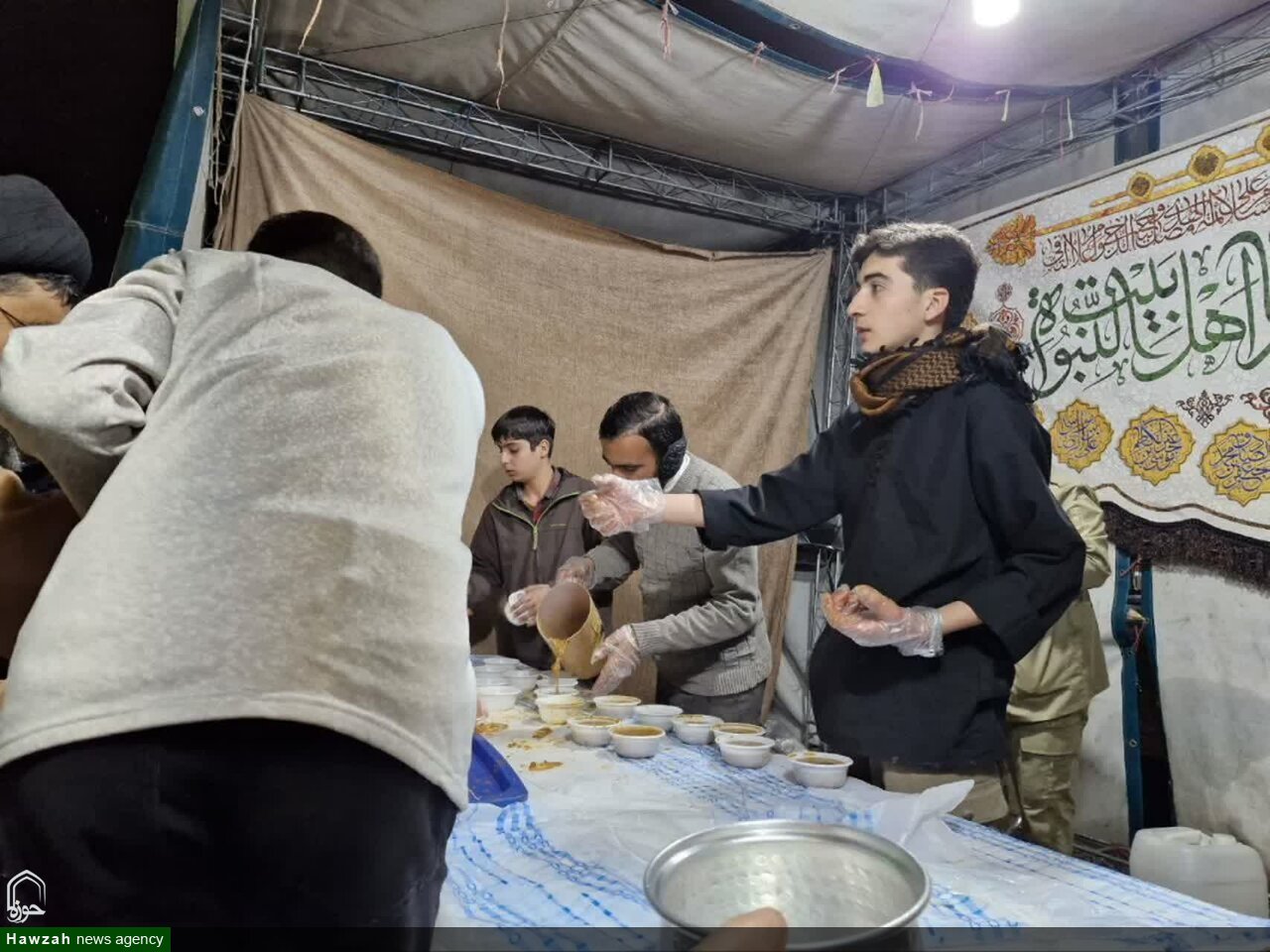 یاسوج در عطر نیمه‌شعبان؛ موکب حوزه علمیه امام علی‌بن‌موسی‌الرضا(ع) میزبان مردم شد