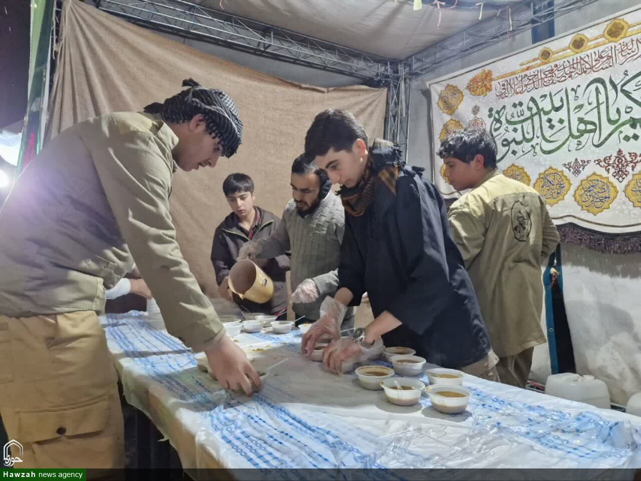 یاسوج در عطر نیمه‌شعبان؛ موکب حوزه علمیه امام علی‌بن‌موسی‌الرضا(ع) میزبان مردم شد