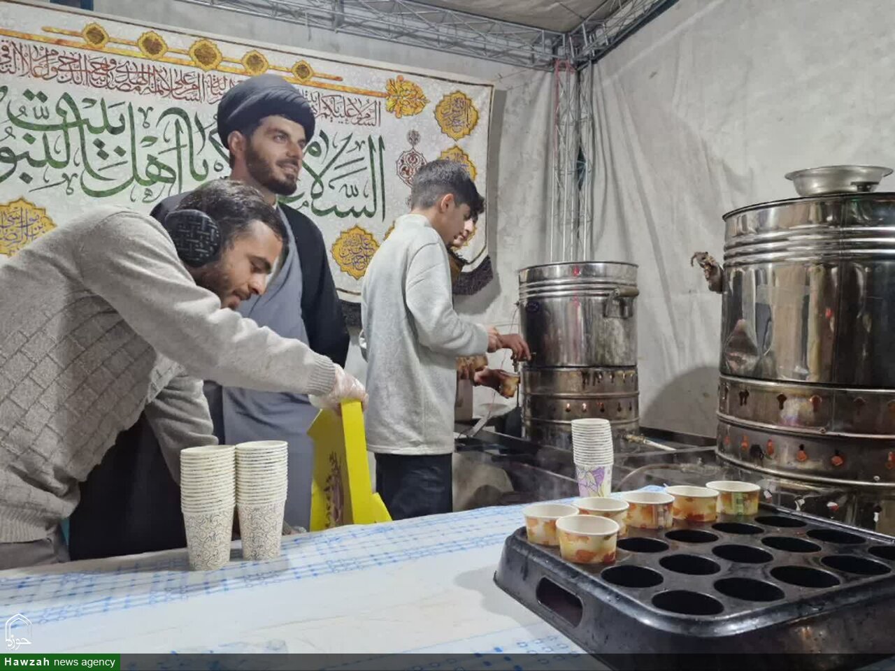 یاسوج در عطر نیمه‌شعبان؛ موکب حوزه علمیه امام علی‌بن‌موسی‌الرضا(ع) میزبان مردم شد