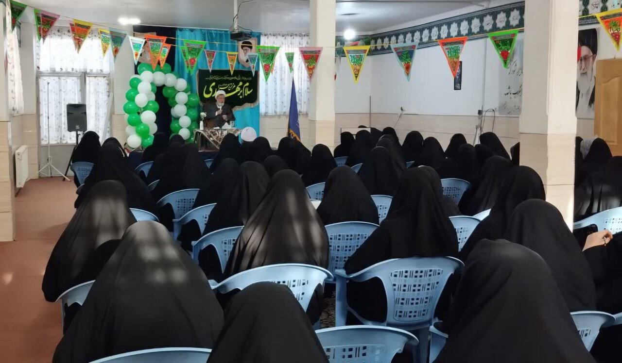 تصاویر/ نشست بصیرتی و جشن‌میلاد امام زمان(عج) مدرسه علمیه ریحانه النبی(س) رفسنجان