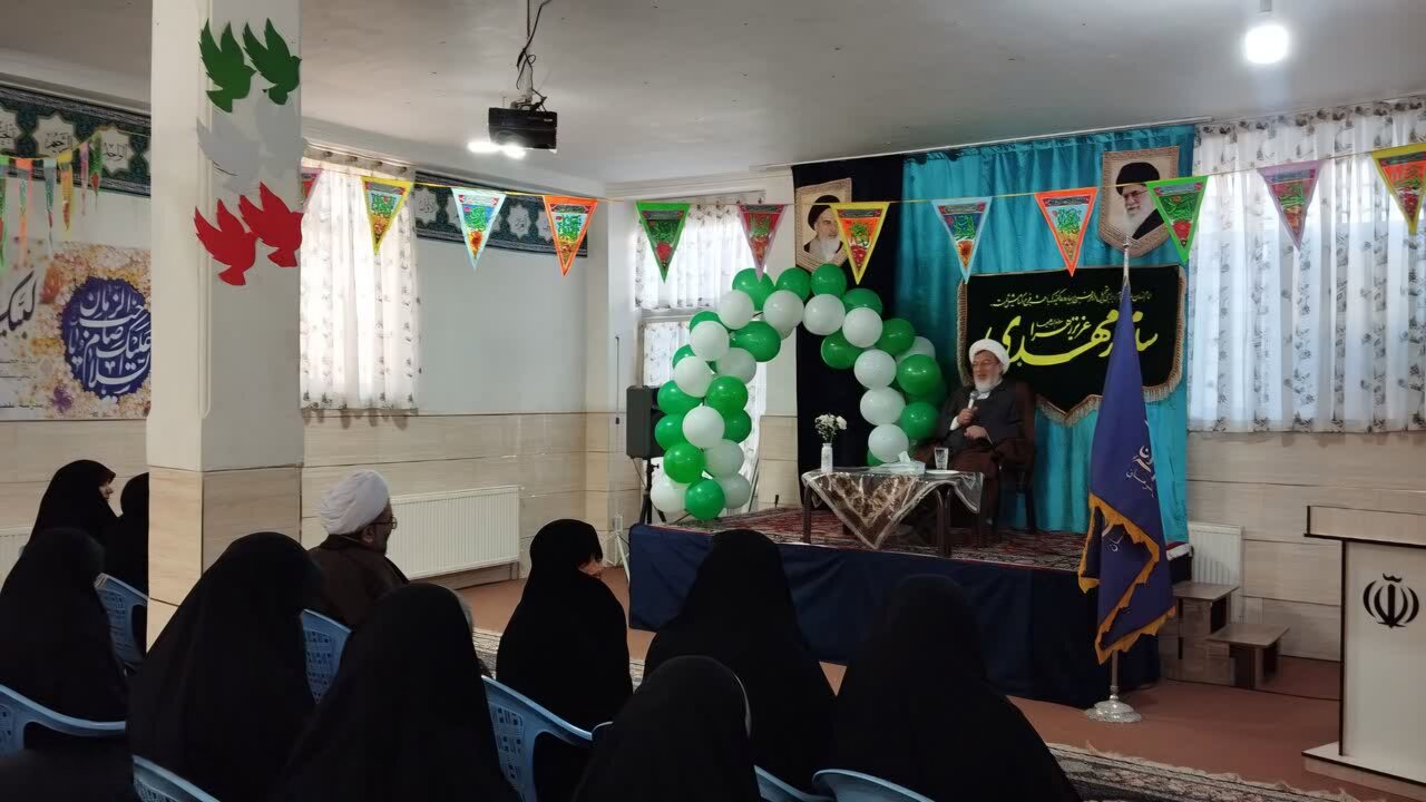 تصاویر/ نشست بصیرتی و جشن‌میلاد امام زمان(عج) مدرسه علمیه ریحانه النبی(س) رفسنجان