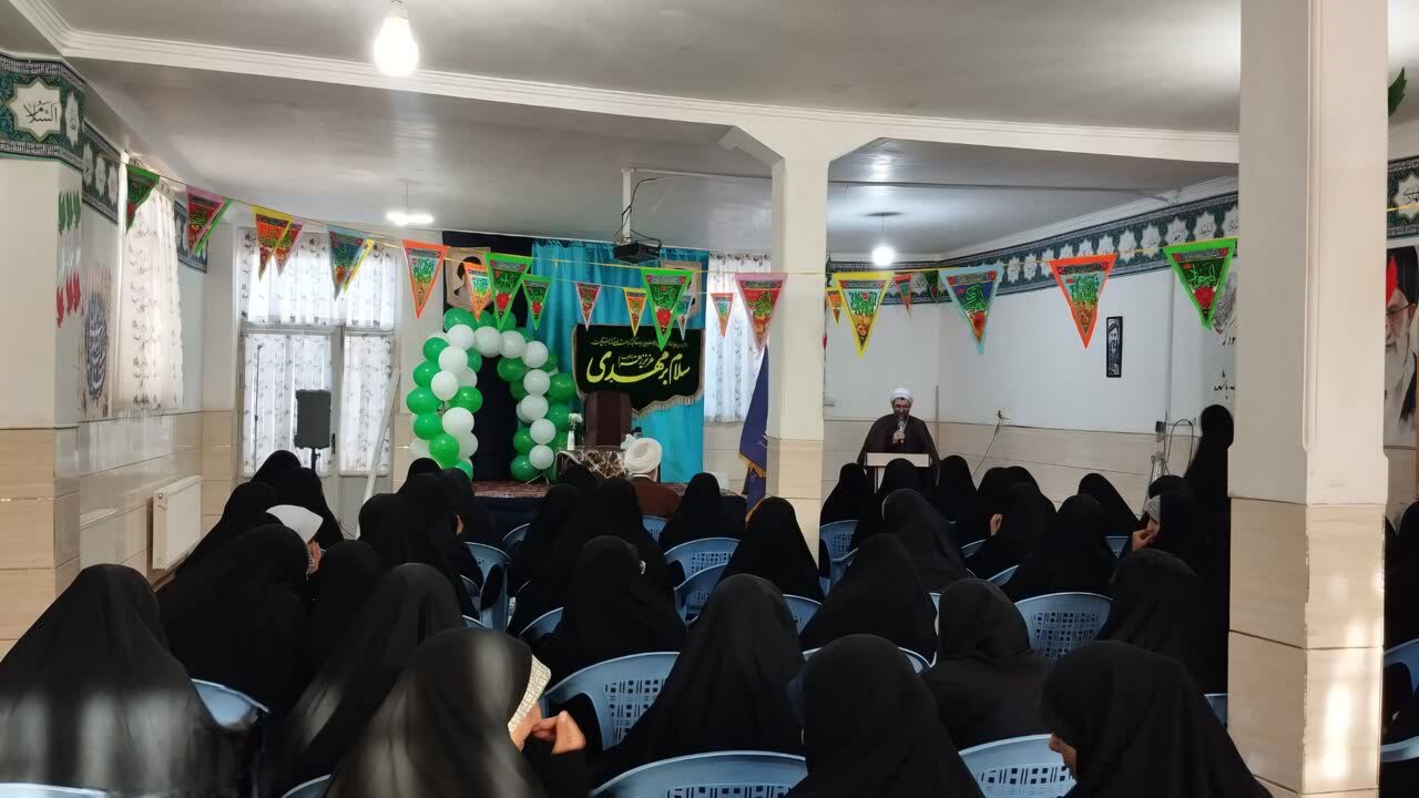تصاویر/ نشست بصیرتی و جشن‌میلاد امام زمان(عج) مدرسه علمیه ریحانه النبی(س) رفسنجان