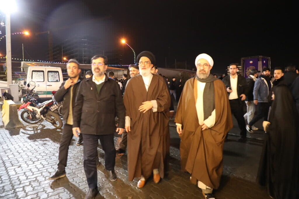 بازدید امام جمعه و استاندار قم از موکب‌های طریق المهدی + عکس