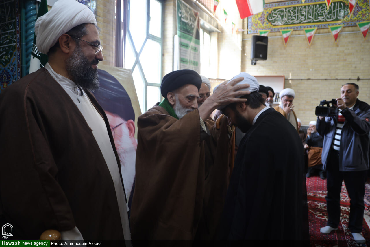 مراسم عمامه گذاری طلاب حوزه علمیه همدان برگزار شد