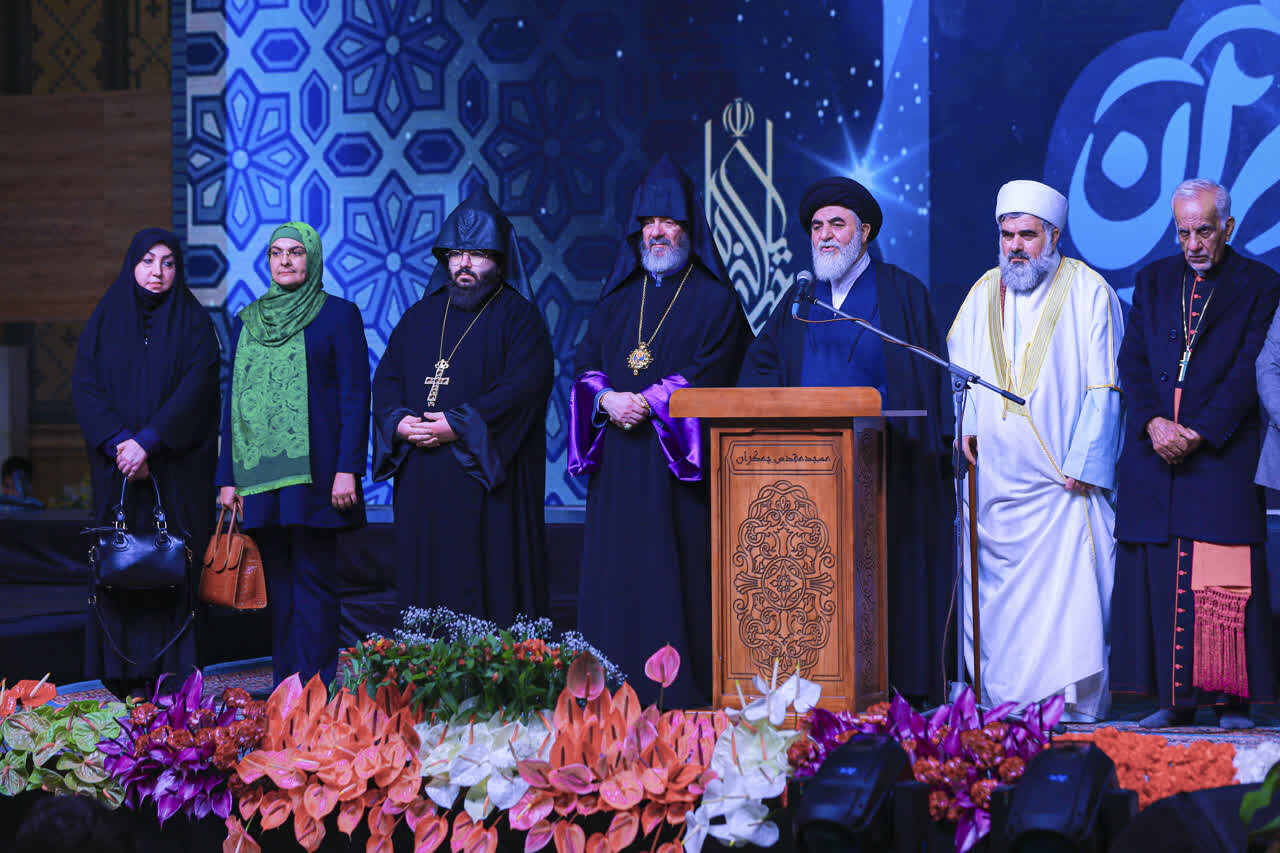نمایندگان ادیان الهی در جشن میلاد منجی در مسجد جمکران نمایندگان ادیان الهی در جشن میلاد منجی در مسجد جمکران