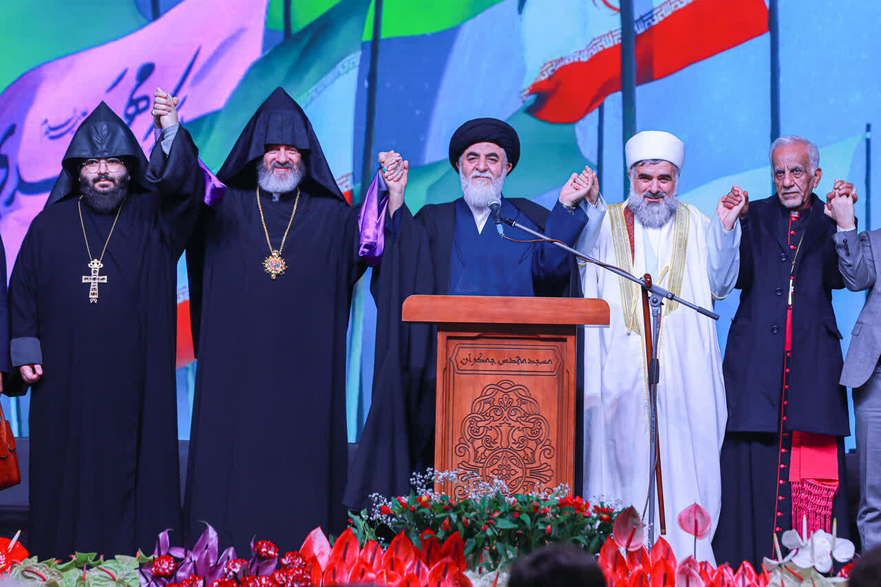 نمایندگان ادیان الهی در جشن میلاد منجی در مسجد جمکران