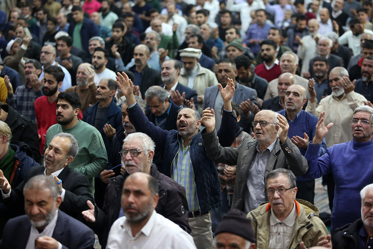 فیلم | تجمع عاشقانه در حرم بانوی کرامت؛ نیایش برای امام زمان(عج) در نیمه شعبان