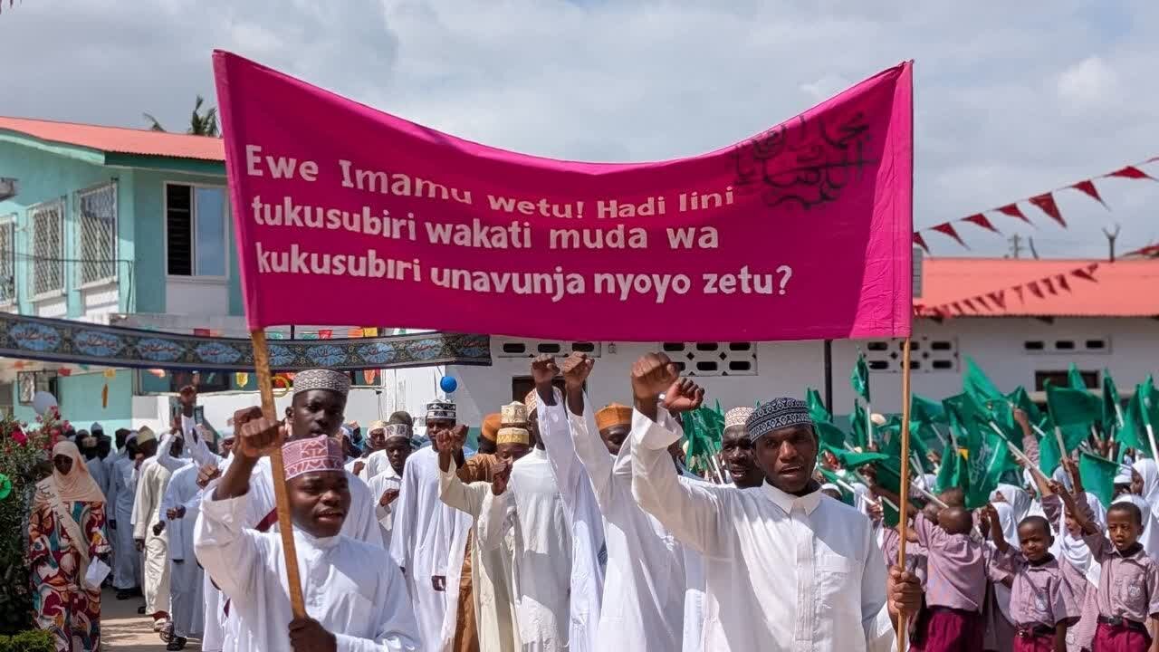 Sheikh Mkuu wa TIC Ashiriki Upandishaji wa Bendera ya Imam Mahdi (a.s) Bilal Comprehensive School