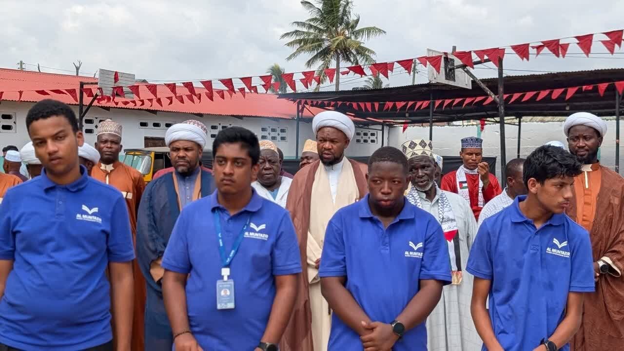 Sheikh Mkuu wa TIC Ashiriki Upandishaji wa Bendera ya Imam Mahdi (a.s) Bilal Comprehensive School