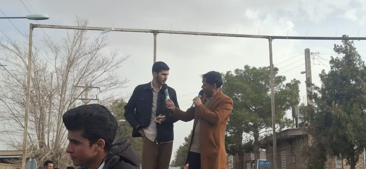 موکب فرهنگی حوزه علمیه جعفریه زرند به مناسبت نیمه‌شعبان با اجرای برنامه‌های مهدوی و استقبال مردم برپا شد.