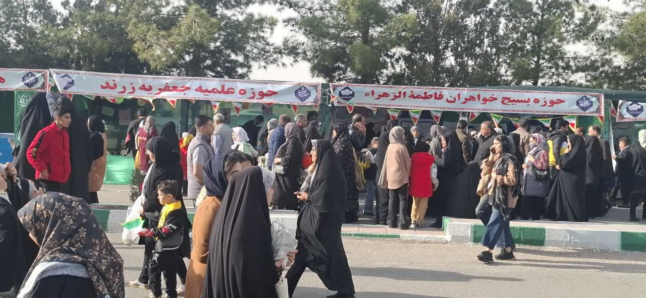 موکب فرهنگی حوزه علمیه جعفریه زرند به مناسبت نیمه‌شعبان با اجرای برنامه‌های مهدوی و استقبال مردم برپا شد.