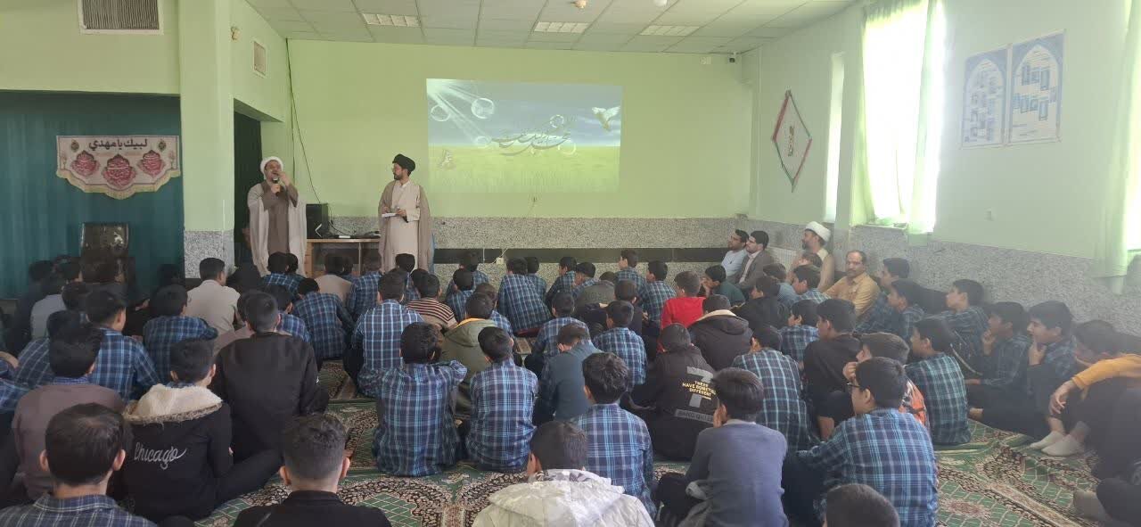 اجرای پرده‌خوانی انقلاب و ظهور در دبیرستان شاهد زرند