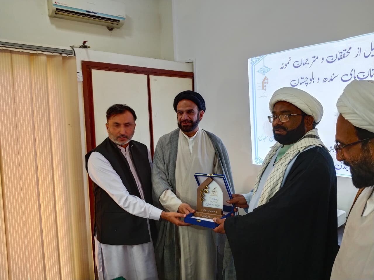 کراچی پاکستان میں ہفتۂ تحقیق کی اختتامی تقریب؛ علماء و محققین کی تجلیل