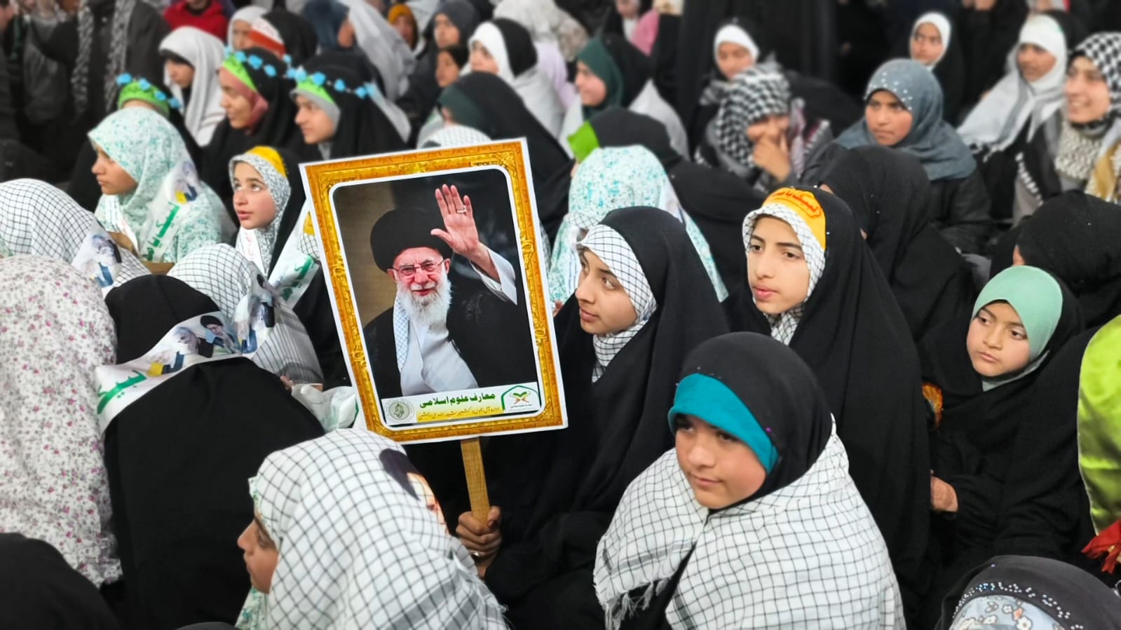 تصاویر/معارف العلوم اسلامیہ کشمیر کے تحت عظیم الشان جشنِ ولادتِ امام مہدیؑ /رہبرِ معظم سے تجدید عہد