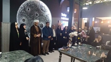 تصاویر/ تجلیل از خانواده‌های خوش جمعیت و بانوان فعال فرهنگی و اجتماعی در خمین