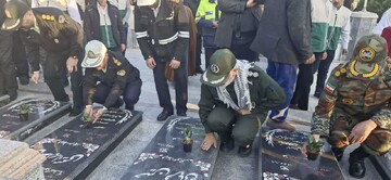 تصاویر/ عطر افشانی گلزار شهدای دارالسلام کاشان