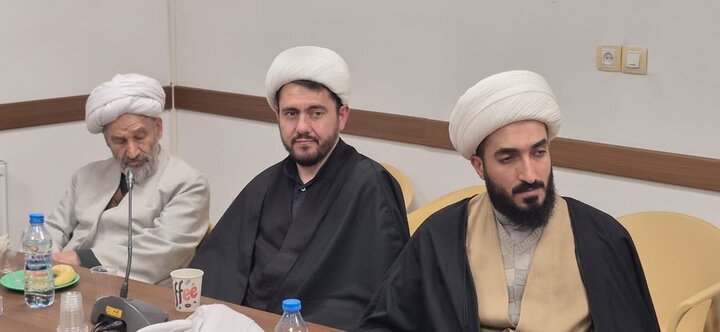 تصاویر / نشست امام جمعه شهرستان آبیک با ائمه جماعات مساجد