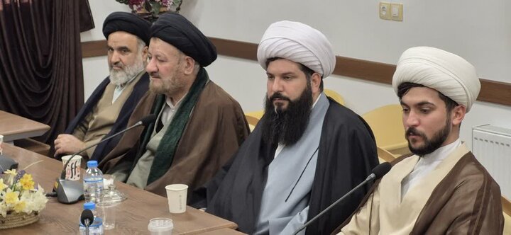 تصاویر / نشست امام جمعه شهرستان آبیک با ائمه جماعات مساجد