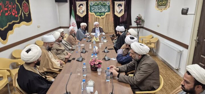 تصاویر / نشست امام جمعه شهرستان آبیک با ائمه جماعات مساجد