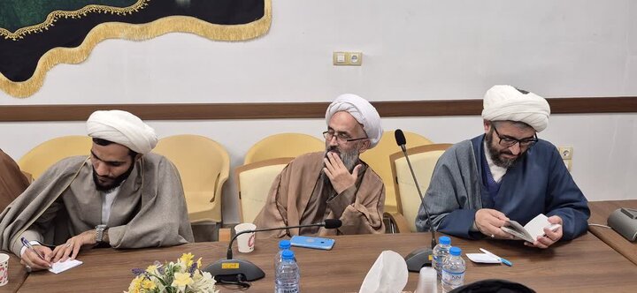 تصاویر / نشست امام جمعه شهرستان آبیک با ائمه جماعات مساجد