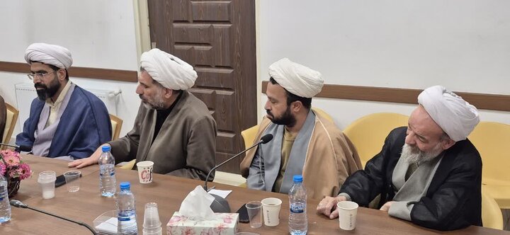 تصاویر / نشست امام جمعه شهرستان آبیک با ائمه جماعات مساجد