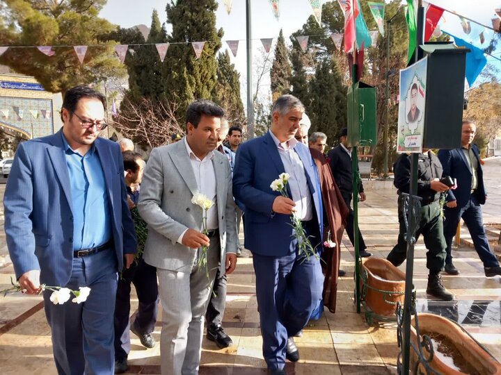 تصاویر/ادای احترام به مقام شامخ شهدا در  شهرستان نراق