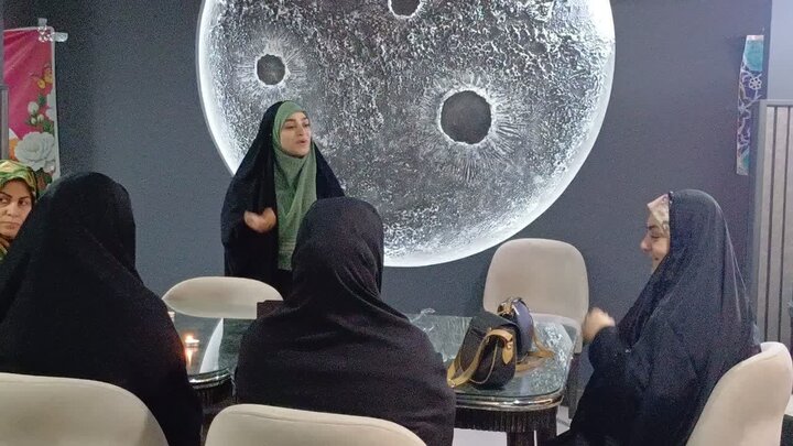 تصاویر/تجلیل از خانواده‌های خوش جمعیت و بانوان فعال فرهنگی و اجتماعی در اراک