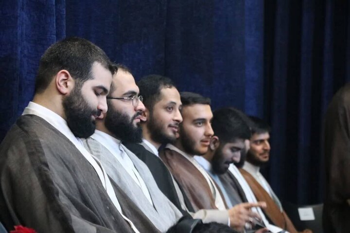 تصاویر/ مراسم عمامه گذاری طلاب حوزه علمیه آیت الله حق شناس و آیت الله مجتهدی