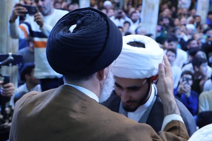 تصاویر/ مراسم عمامه گذاری طلاب حوزه علمیه آیت الله حق شناس و آیت الله مجتهدی