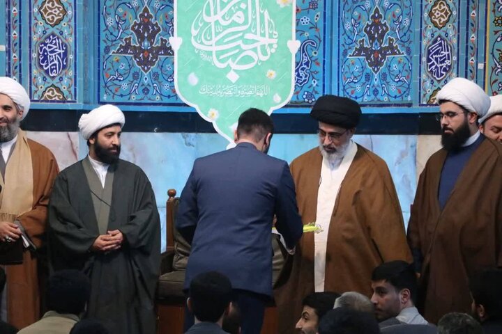 تصاویر/ مراسم عمامه گذاری طلاب حوزه علمیه آیت الله حق شناس و آیت الله مجتهدی