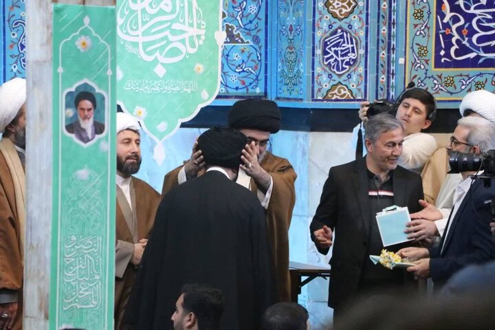 تصاویر/ مراسم عمامه گذاری طلاب حوزه علمیه آیت الله حق شناس و آیت الله مجتهدی