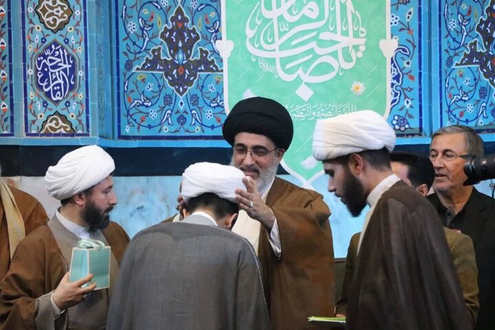 تصاویر/ مراسم عمامه گذاری طلاب حوزه علمیه آیت الله حق شناس و آیت الله مجتهدی