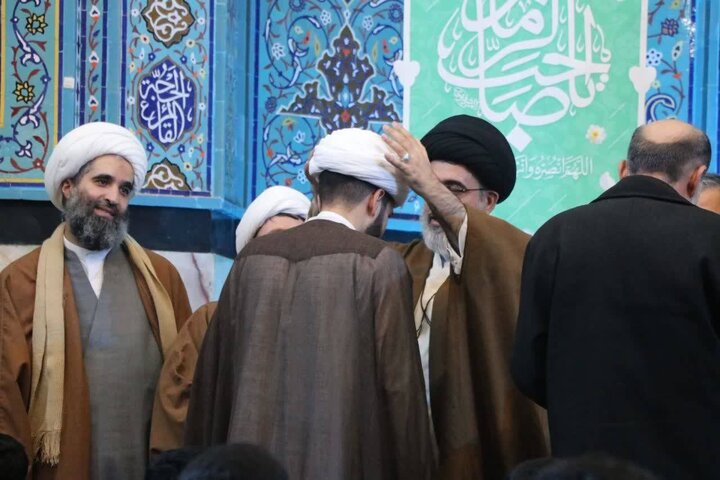 تصاویر/ مراسم عمامه گذاری طلاب حوزه علمیه آیت الله حق شناس و آیت الله مجتهدی
