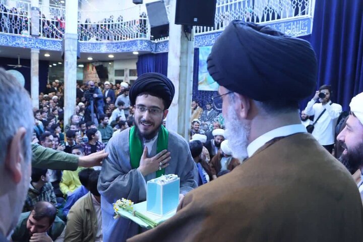 تصاویر/ مراسم عمامه گذاری طلاب حوزه علمیه آیت الله حق شناس و آیت الله مجتهدی