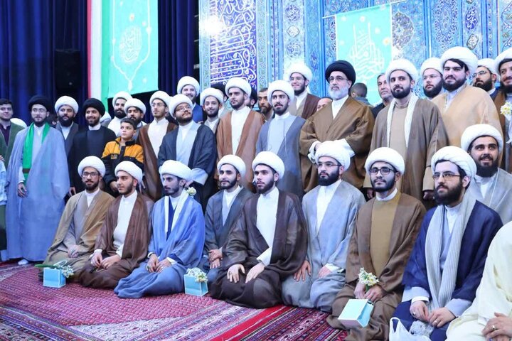 تصاویر/ مراسم عمامه گذاری طلاب حوزه علمیه آیت الله حق شناس و آیت الله مجتهدی
