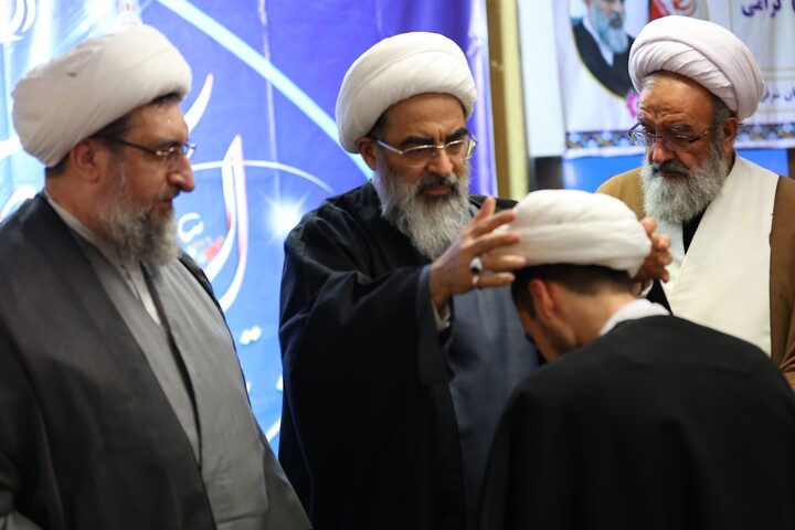 تصاویر/ آیین عمامه گذاری طلاب آذربایجان شرقی