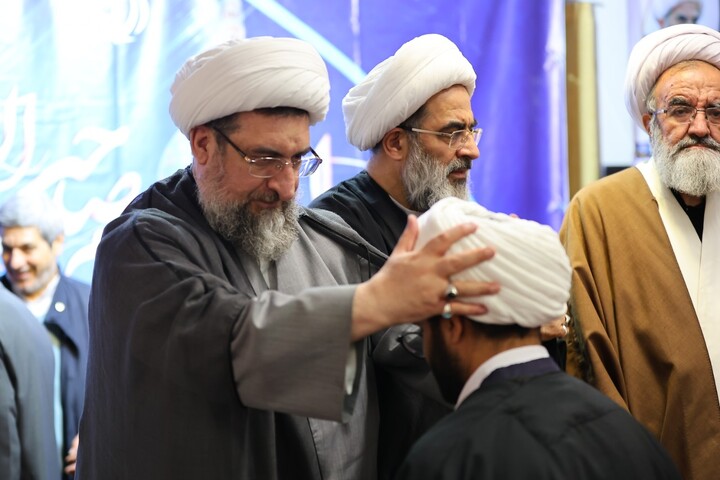 تصاویر/ آیین عمامه گذاری طلاب آذربایجان شرقی