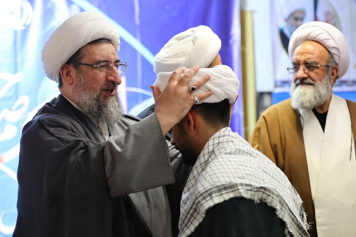 تصاویر/ آیین عمامه گذاری طلاب آذربایجان شرقی