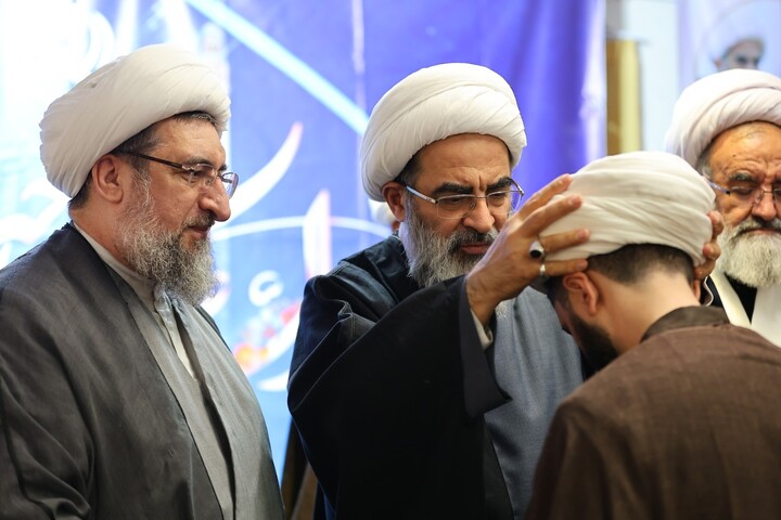 تصاویر/ آیین عمامه گذاری طلاب آذربایجان شرقی